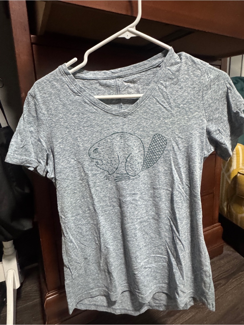 Duluth Trading Co Heather Blue V-Neck Tee with Beaver Graphic